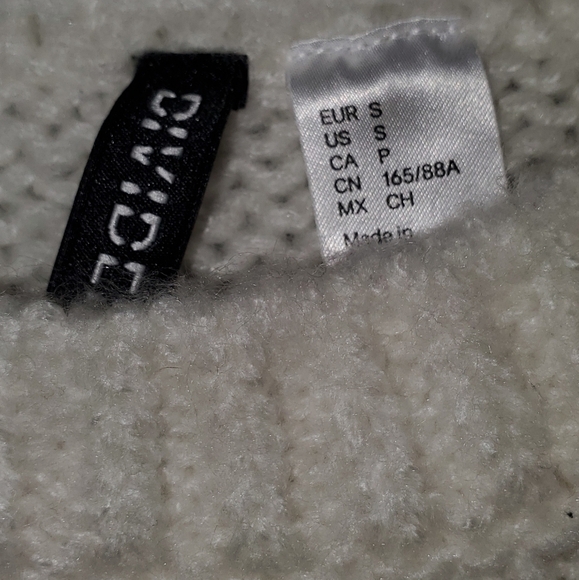 𝅺White sweater with embroidered flower design NEW small - Picture 6 of 6